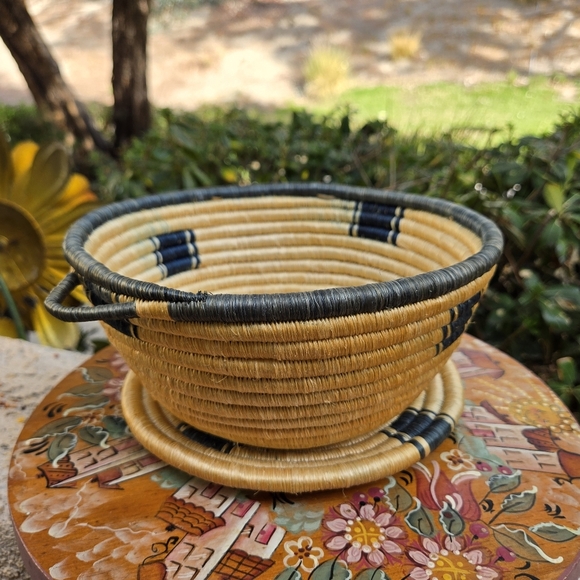 Vintage African Hand‎ Woven Coil Basket/Bowl and Trivet Natural Rattan Primitive - Picture 3 of 17
